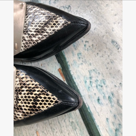 Nicholas Kirkwood 38 black loafer flats snake print leather pointed toe Womens - Picture 9 of 13
